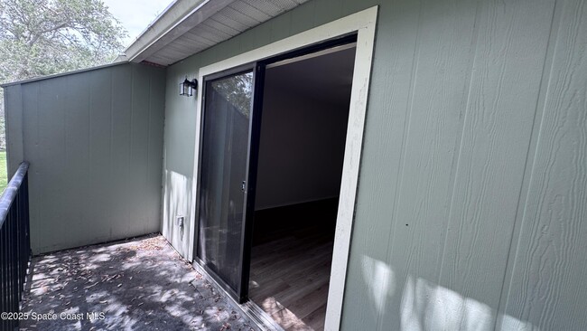 Building Photo - 2216 Flower Tree Cir