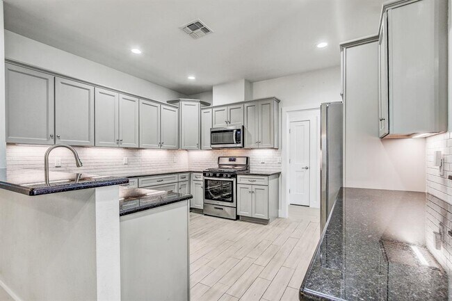 Building Photo - 109 Les Ln