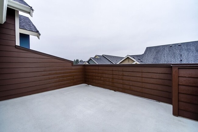 Building Photo - 2Bd/2.5Ba Bellevue Townhouse