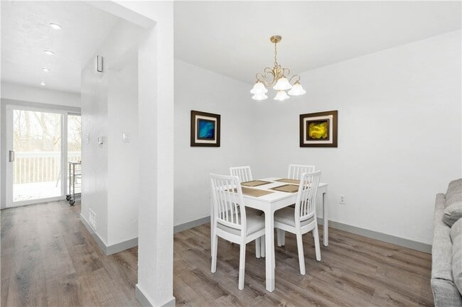 Building Photo - 236 S Grandview Ave