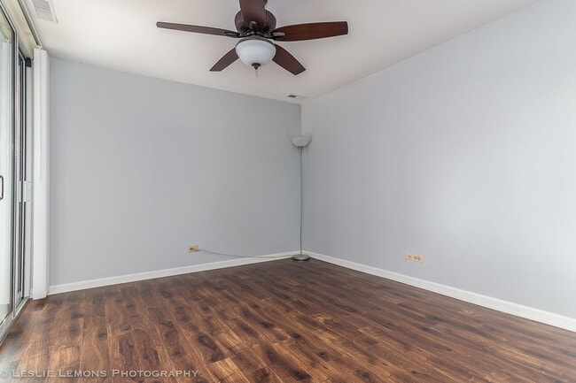 Building Photo - 5900 Oakwood Dr