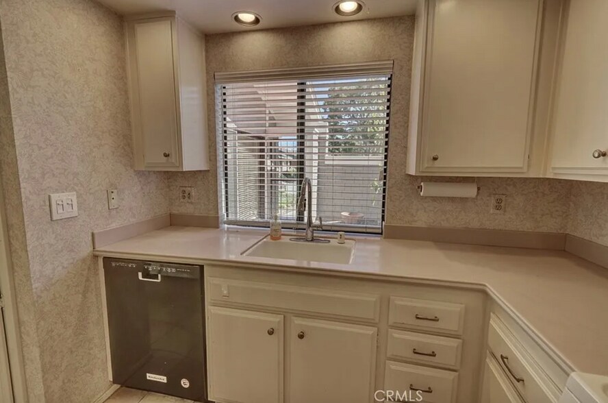 Building Photo - 8566 Larkhall Cir