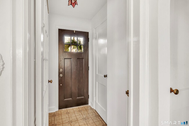 Building Photo - 124 Stiles St