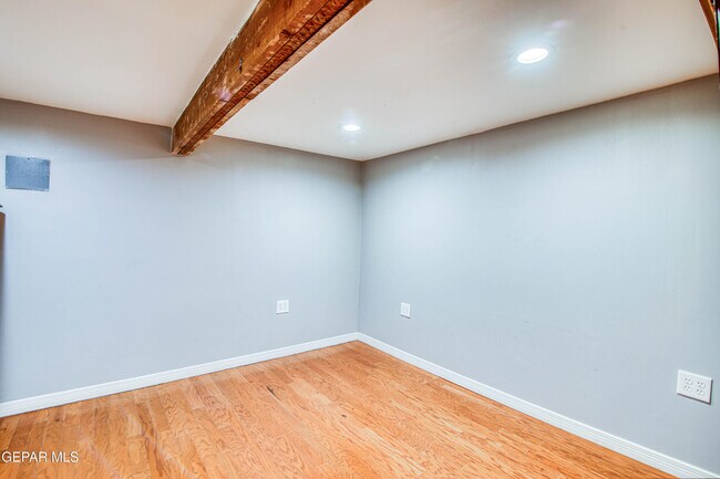 Building Photo - 1701 Elm St