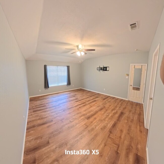 Building Photo - 1209 Montclair Dr