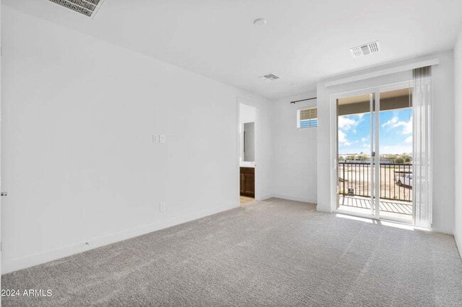 Building Photo - Luxurious Condo in Sterling Grove