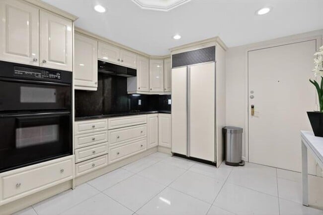 Building Photo - 9595 Collins Ave Ave