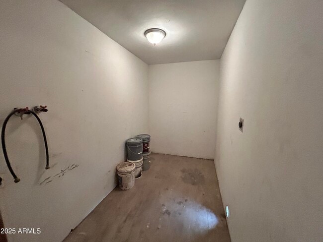 Building Photo - 8443 W Glenrosa Ave