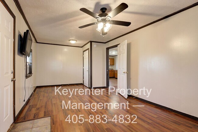 Building Photo - 3607 SW 12th St