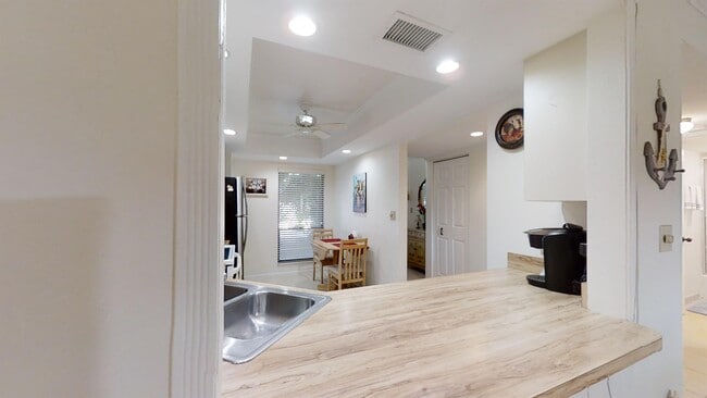 Building Photo - 7203 Curtiss Ave