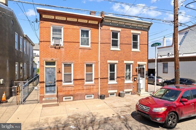 Building Photo - 4626 E Thompson St