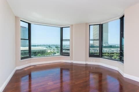 Building Photo - 500 W Harbor Dr