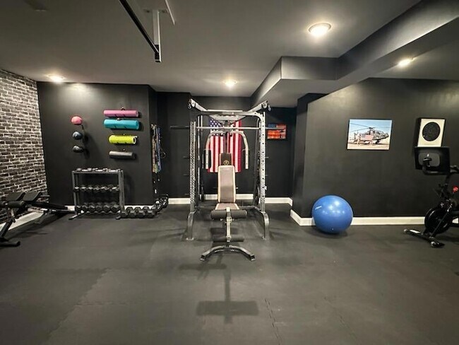 Building Photo - 1890 Williams Rd