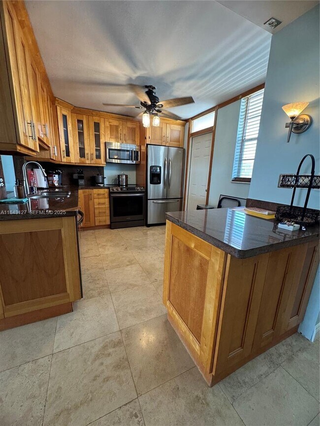 Building Photo - 3545 NE 166th St