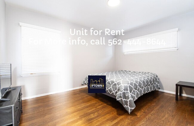 Building Photo - House - 3 Bedrooms / 2 Bathrooms - West Co...