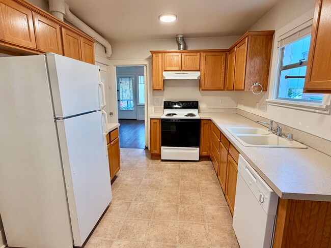 Building Photo - FORD DUPLEX