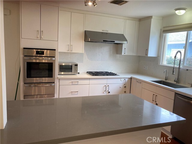 Building Photo - 23464 Sylvan St