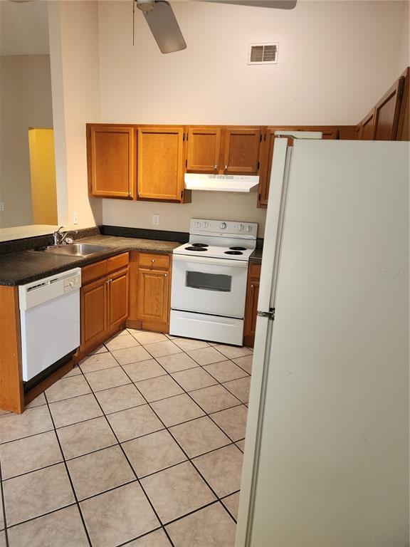 Building Photo - 2747 Kavalier Dr
