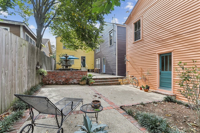 Building Photo - 906 N 6th St