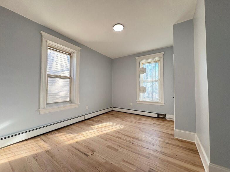 81 Bostwick Ave 3L - 76A Bostwick Ave