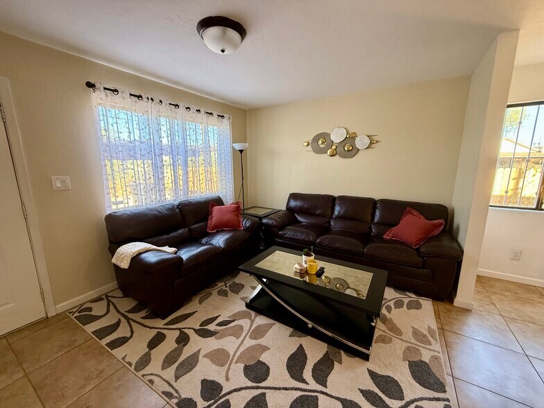 Building Photo - 1231 E Lee St