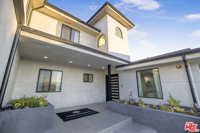 Building Photo - 18202 Rancho St