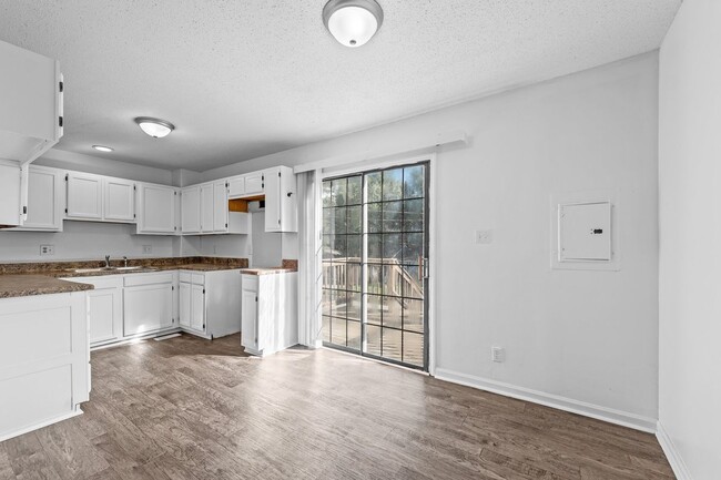 Building Photo - 1026 Fir Pl