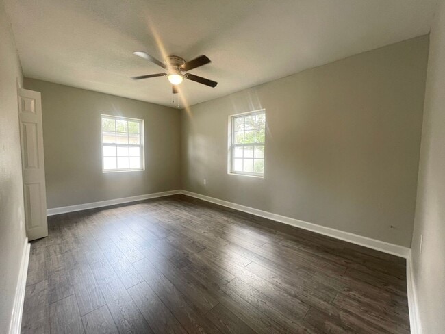 Building Photo - Sanford 3br Home ~ Freshly Painted ~ Tile/...