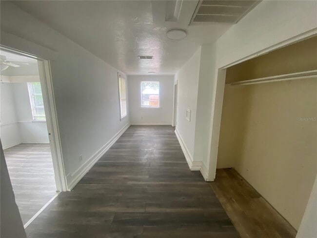 Building Photo - 342 E Tillman Ave