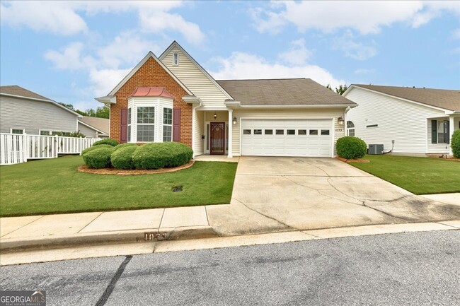 Building Photo - 1033 Pinehurst Dr