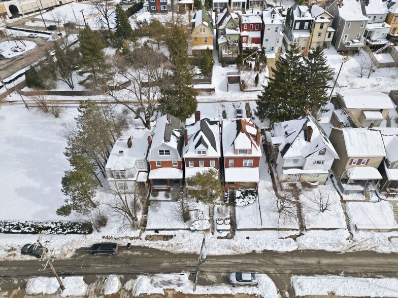 Building Photo - 141 Oneida St