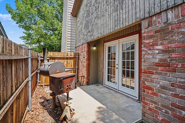Building Photo - Recently updated 3 bedroom/2 bath home for rent