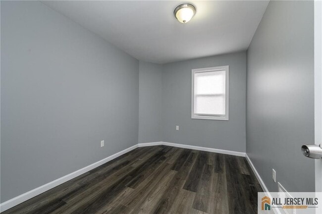 Building Photo - 305 Pershing Ave