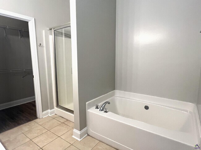 Building Photo - 760 Ivy Brook Way