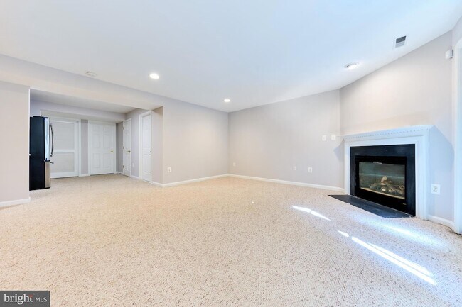 Building Photo - 685 Springhouse Square SE