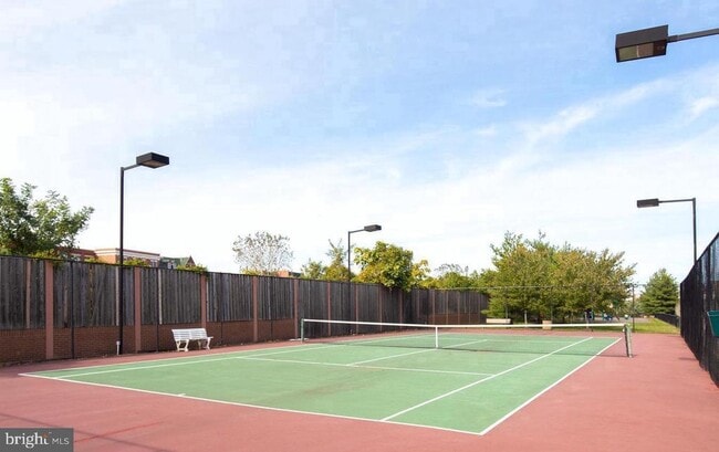 Building Photo - 708 Scarburgh Way