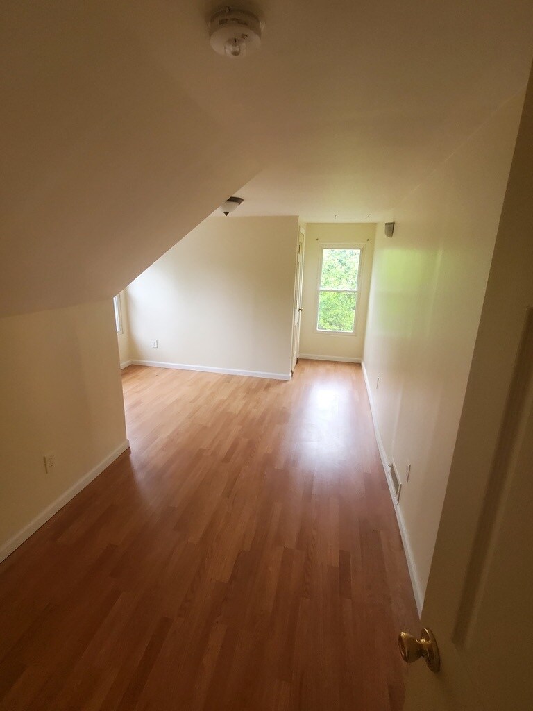 Building Photo - 1180 Atwood Ave