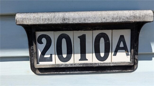 Building Photo - 2010 Sycamore Pl