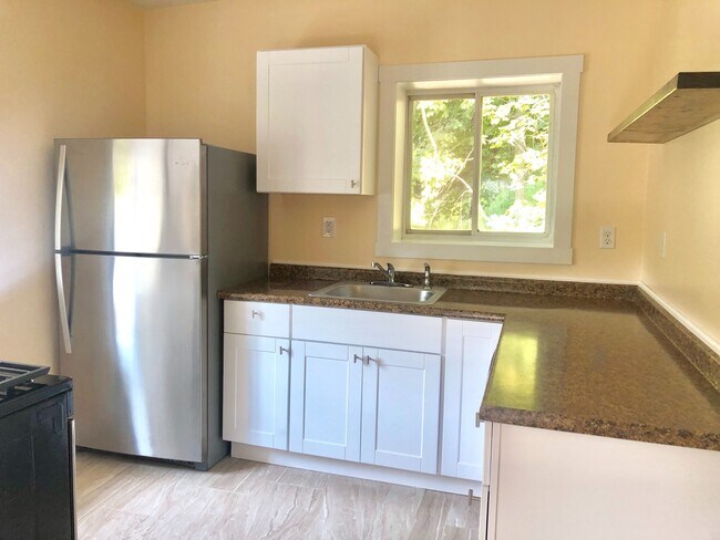 Building Photo - 3 bedroom in Beechview!