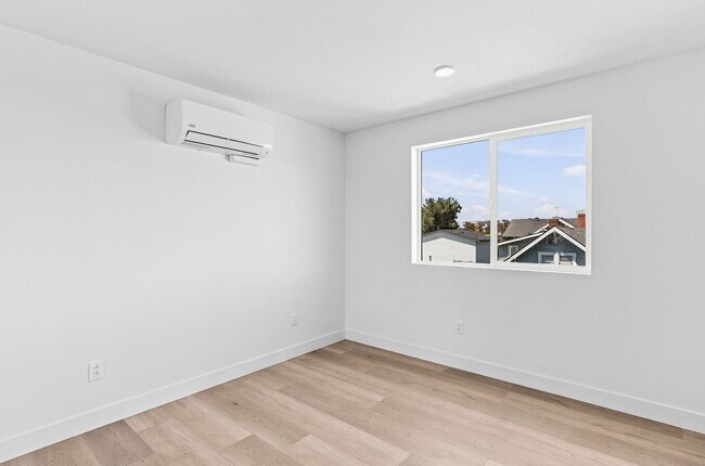 Building Photo - 1259 Lincoln Ave