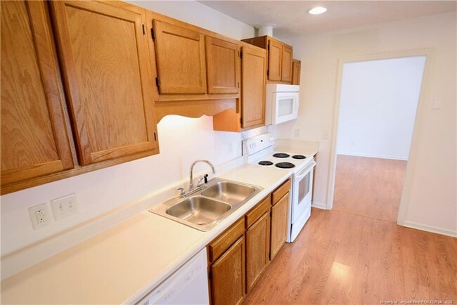 Building Photo - 7128 Dayspring Dr