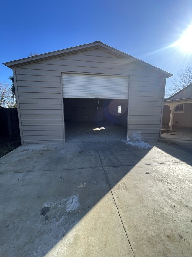 Building Photo - 8302 Bailey Rd