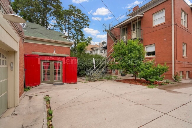 Building Photo - 1565 N Race St