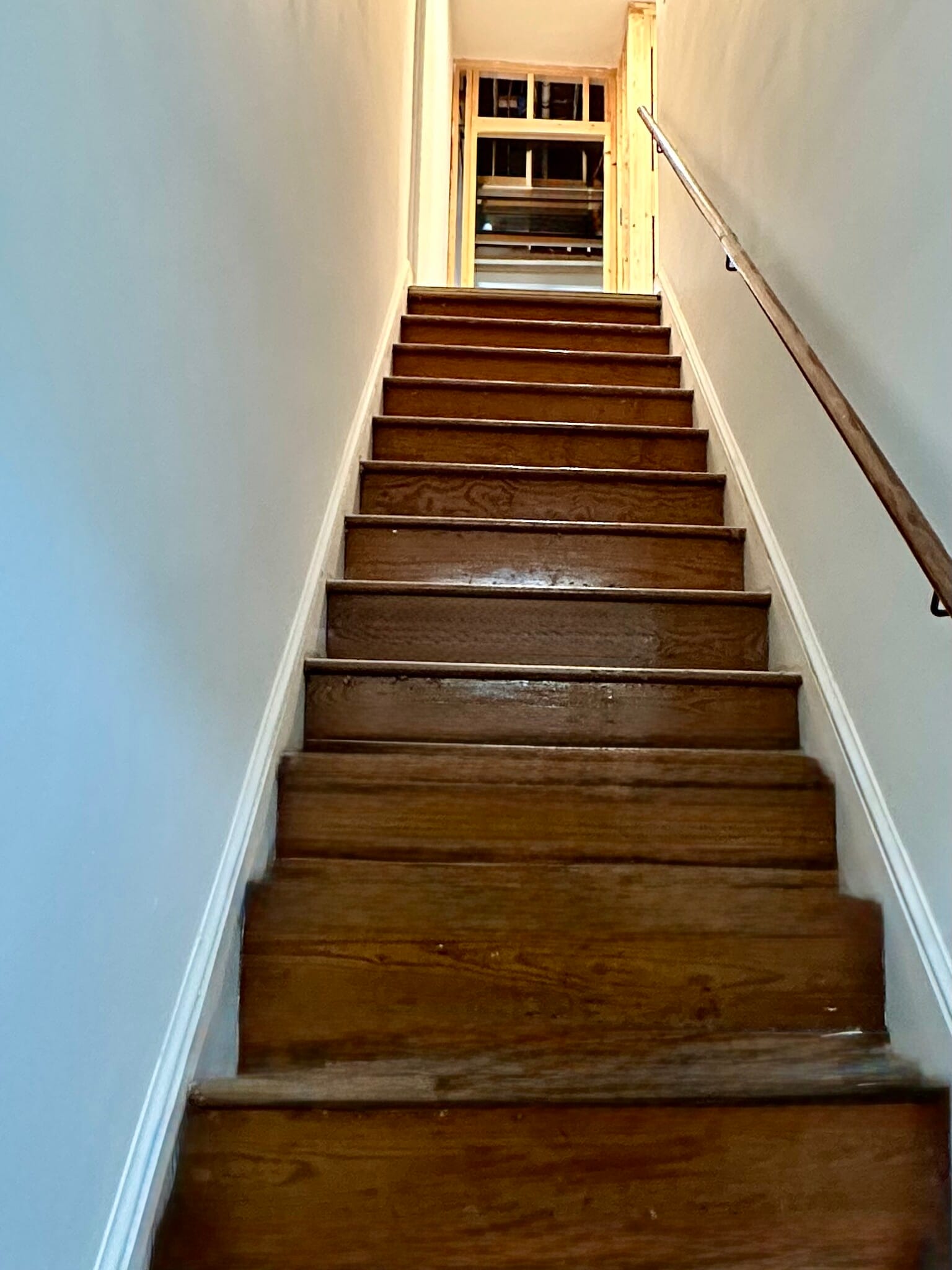 Original hardwood front staircase from Front Door High St entrance - 328 High St