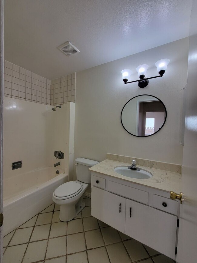 Building Photo - Beautiful 4 Bedroom Home in Palmdale!