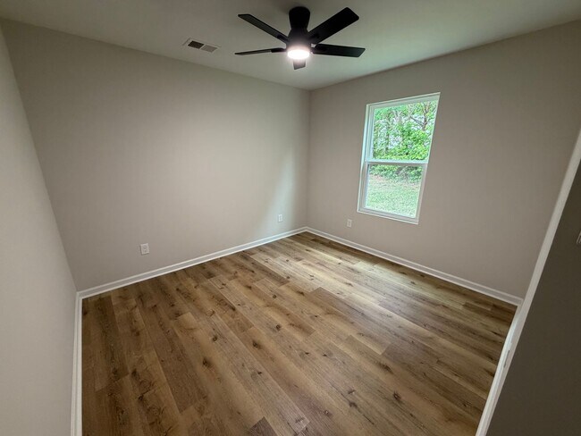 Building Photo - 4 Bedrooms, 3 Bathrooms - Home in West Rome!