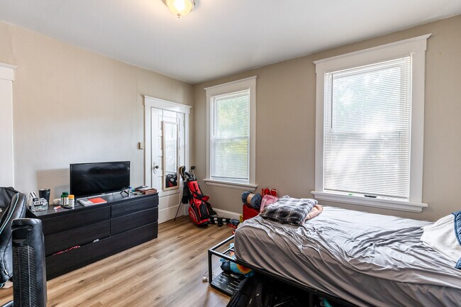 Building Photo - 208 Bosley St