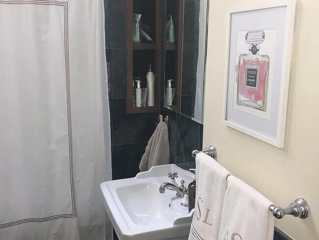 Building Photo - 11 Milford St