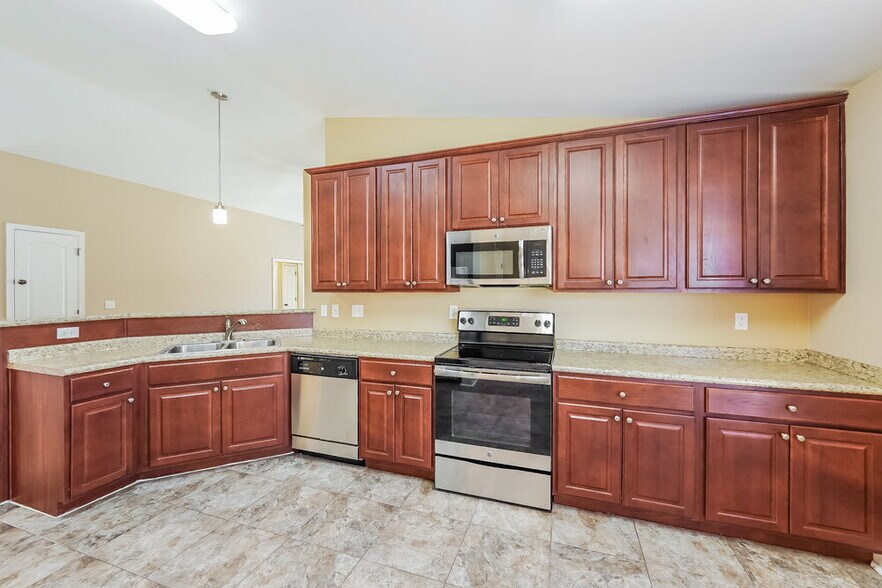 Building Photo - 4056 Cambridge Dr