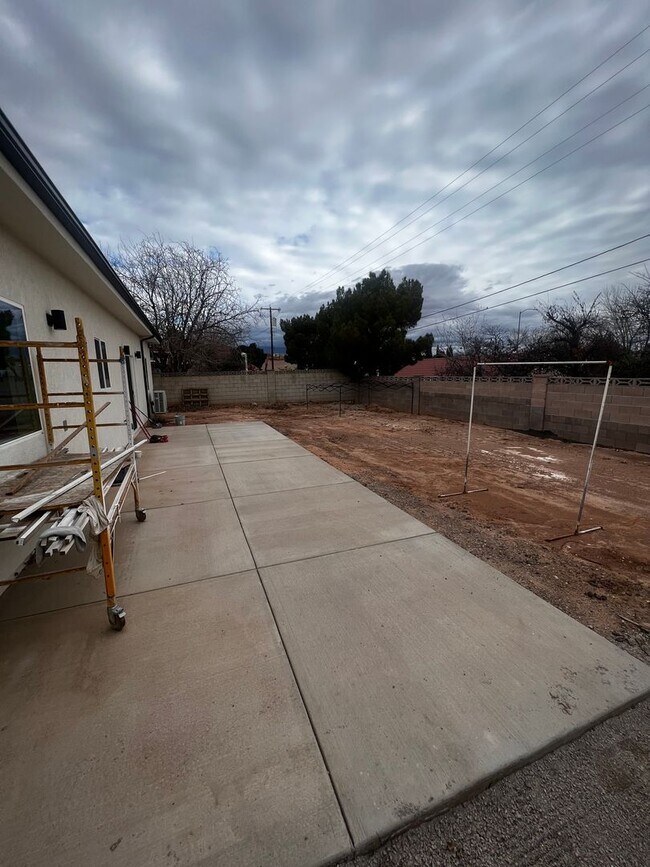 Building Photo - FF06